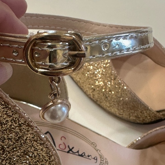 GLITTER - Gold Glitter Women's 3 1/2”L Heels with Ankle Strap Size 7 Worn Once - Picture 3 of 10